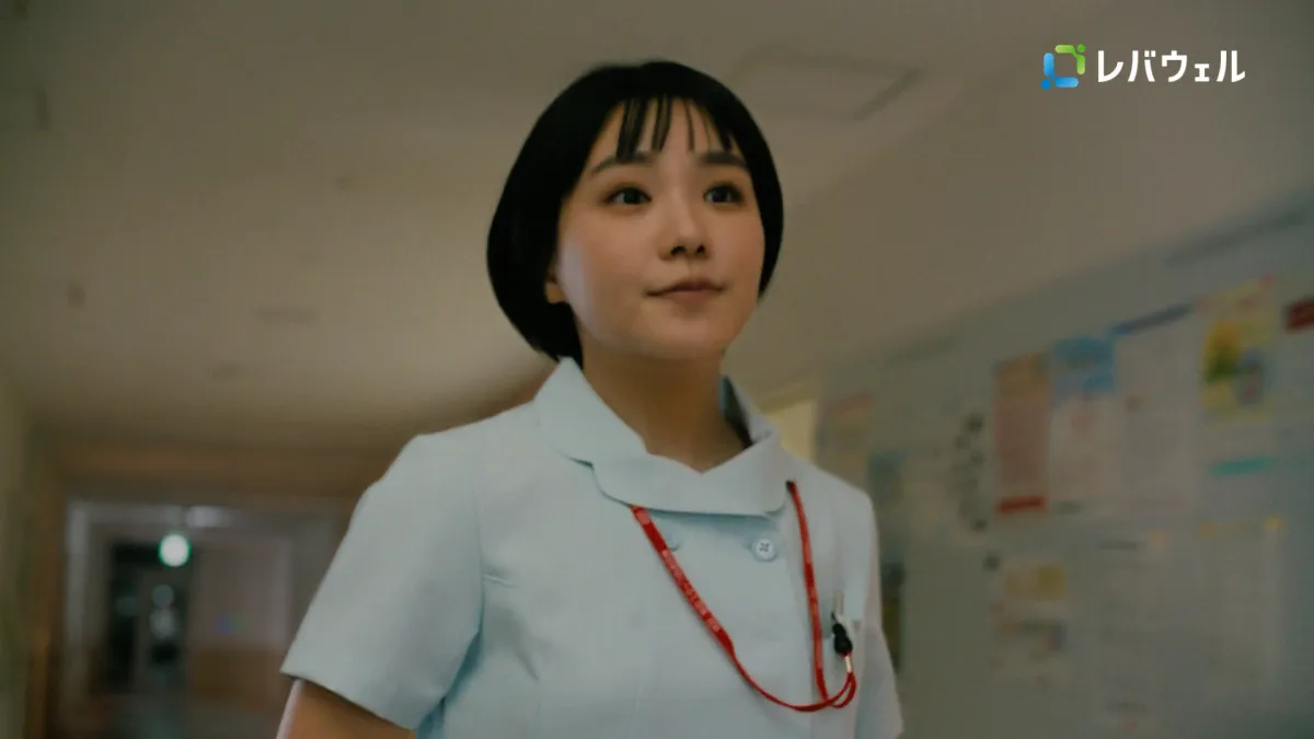 奈緒、看護師姿・介護職姿・保育士姿を一気に披露　レバウェル新CMの動画が公開