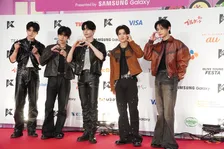 【KCON JAPAN】ZEROBASEONE、5人体制でレッドカーペットに登場「思いっきり期待して」