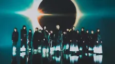 櫻坂46、両A面シングル「夜桜盤」ジャケット＆商品内容発表　『夜桜さんちの大作戦』のスタイリッシュデザイン
