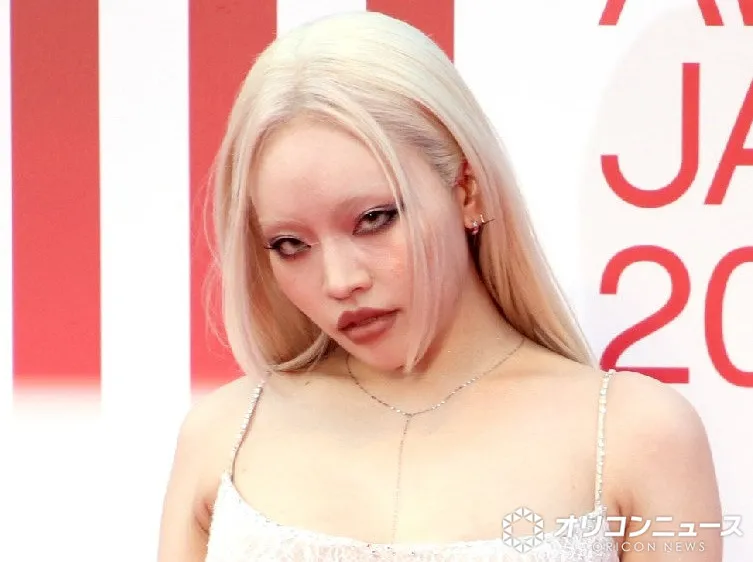 ちゃんみな、オフ楽しむ“映画館コーデ”が「オーラがすごい」「絵になりすぎてる」と話題　“ど派手”なスタイリングで「That’s all」