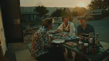 Travis Japan、インドア派の3人が童心に帰って無邪気に遊ぶ　『Travis Japan Summer Vacation!! ―7人のアメリカ旅―』特別映像解禁