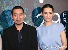 千鳥・大悟、初主演作は「笑かしてないです」　綾瀬はるかと夫婦役W主演映画で初舞台あいさつ