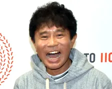 ものまね芸人・ハリウリサ、浜田雅功との2ショットに反響「似てるぅー」「クローン」「親子より親子やん」