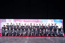 【KCON JAPAN】『日プ新世界』練習生50人、レッドカーペット＆ステージに登場　それぞれの魅力をアピール【写真多数掲載】