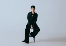亀梨和也、1stアルバム『WAVE』のアートワーク＆収録曲公開　「亀さんぽ2026」配信も決定