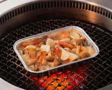 牛角、「元気祭り」開催　“次の日、会社に行けないレベル”のにんにく＆辛うまな“やりすぎ”メニュー全7品登場