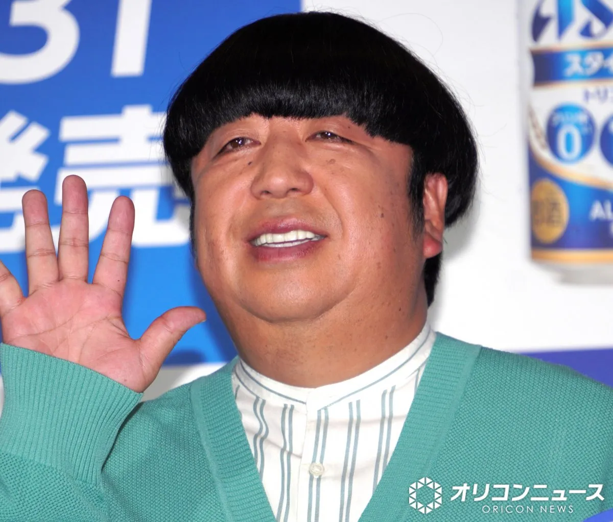 休養中のバナナマン日村、54歳誕生日に番組が祝福メッセージ＆ビジュアル公開　「ゆっくり休んで」エール続々
