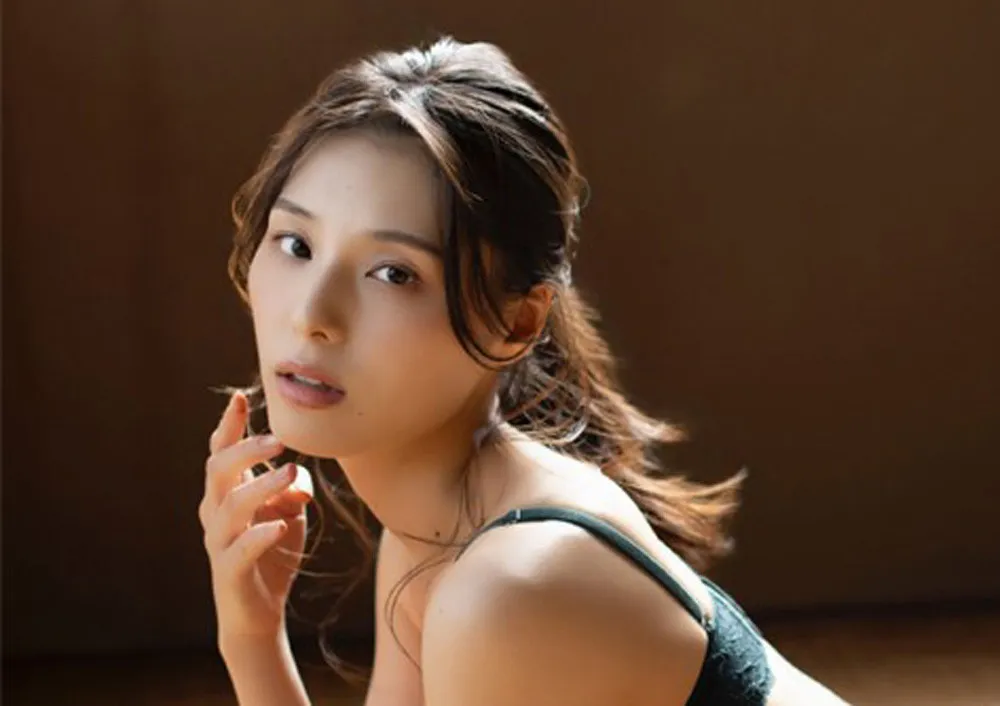 元乃木坂46・相楽伊織、デジタル限定写真集で研ぎ澄まされた美ボディとしなやかな曲線美見せる