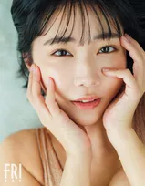 元アイドルの「万バズクイーン」天羽希純、ぶち抜き12Pグラビアで美ボディ見せる