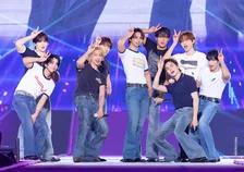 SEVENTEEN、約1年ぶり日本での大型ファンミーティングがスタート　東京ドームで約10万人熱狂