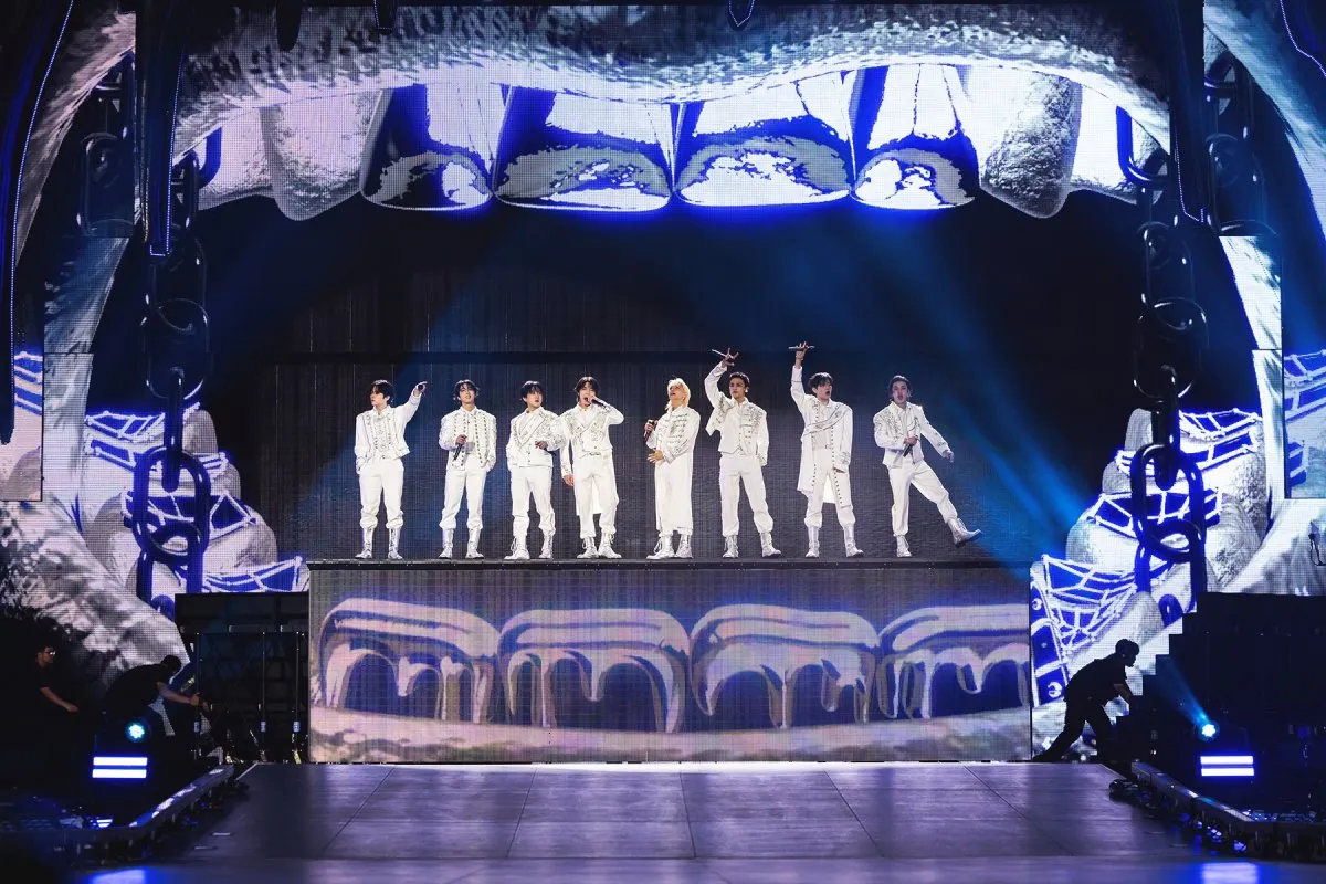 Stray Kids、「MOUNTAINS」のライブパフォーマンス映像解禁　『Stray Kids : The dominATE Experience』きょう公開