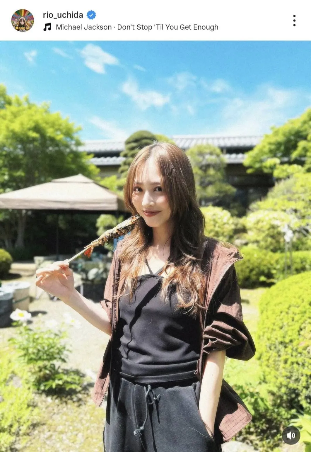 「実家豪華すぎ」内田理央、家族とBBQを満喫　背景に写る建物に反響続々「えっ！家デカ笑」「立派な家!!」