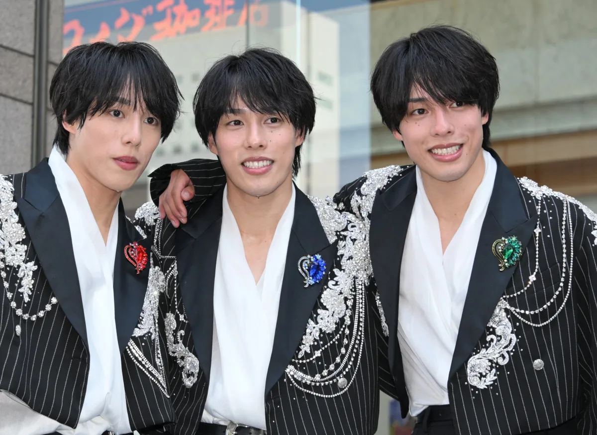 佐藤三兄弟、一卵性三つ子ぶりを発揮しまくる　質問に4連続で同じ回答　ザ・たっちから三つ子ギャグ伝授される