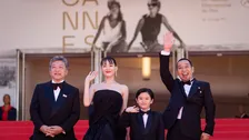 【カンヌ映画祭】綾瀬はるか、肩見せブラックドレスで圧倒的存在感　千鳥・大悟は“宣言通り”エスコート