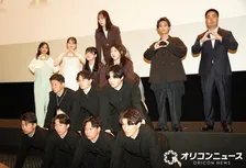 山田杏奈＆青木柚、日体大の人間ピラミッド見ながら舞台あいさつ　「初めての舞台あいさつです」