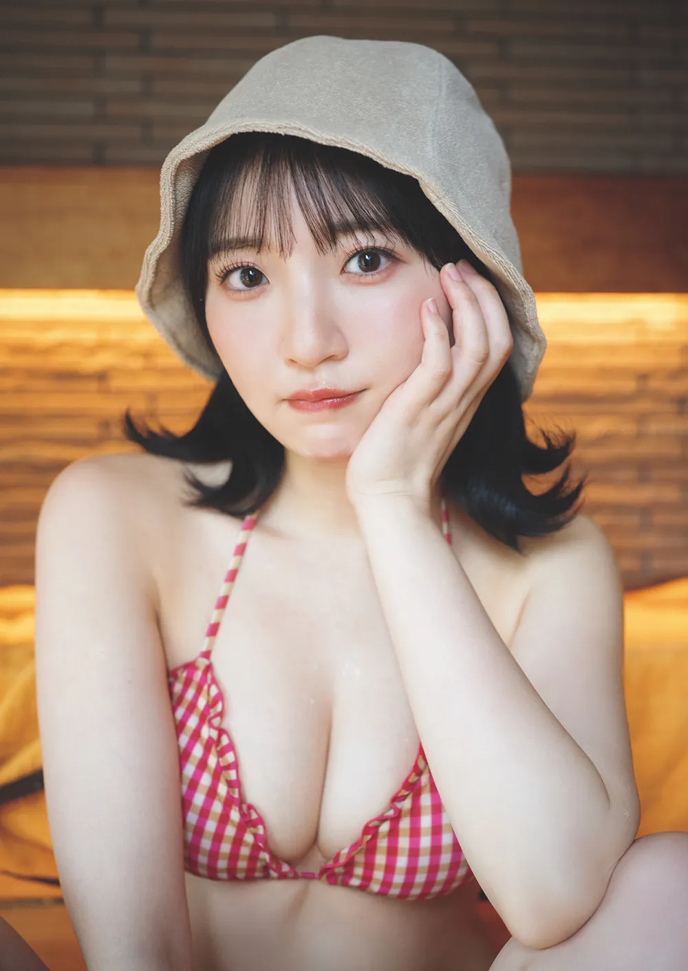 声優・豊田萌絵、“汗ばむ素肌”を大胆披露　“カルバン・クライン”着用カットも