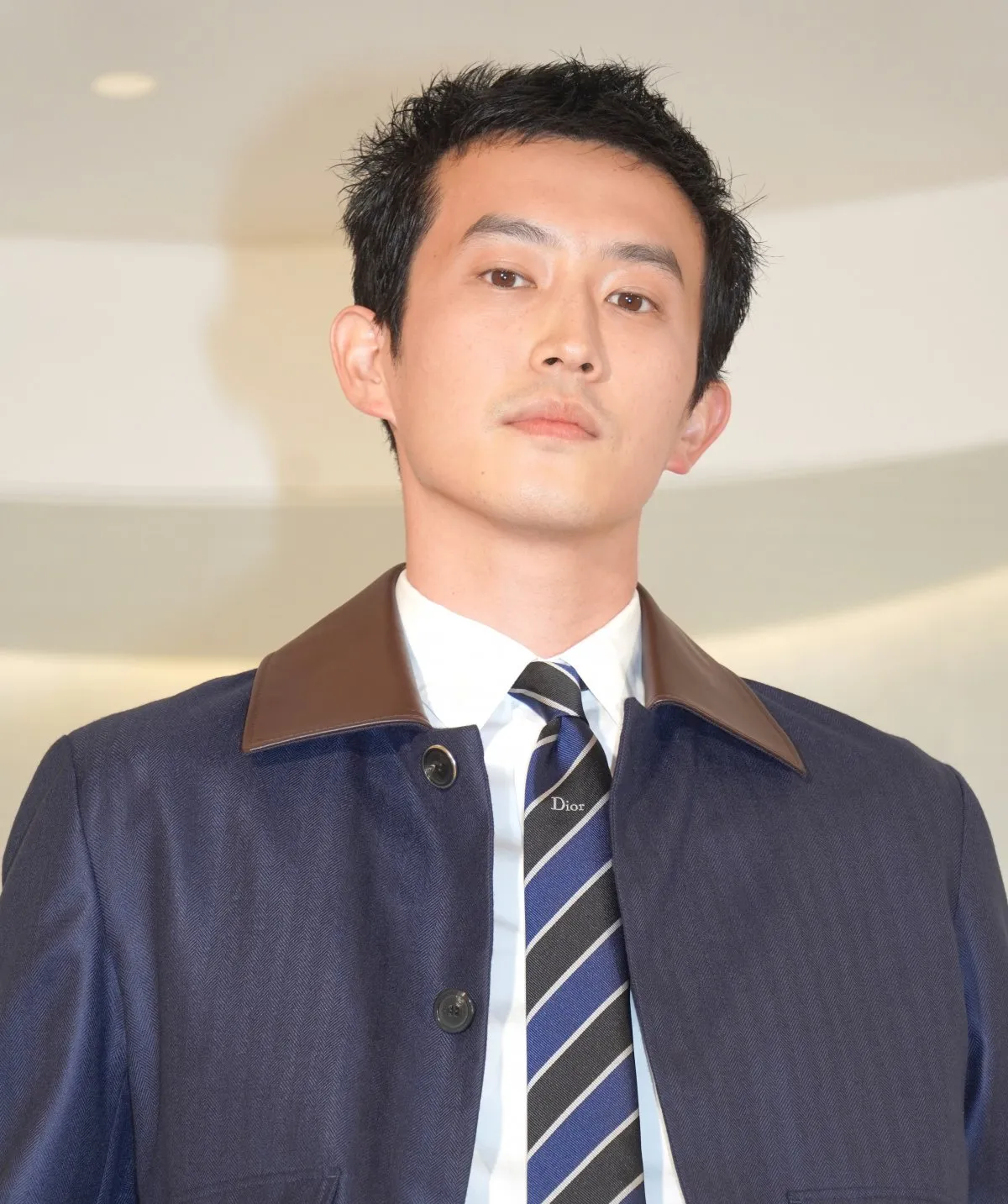 杉野遥亮、フォーマル×カジュアルのミックスコーデ着こなし「全部気に入ってます」