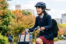 ヘルメット着用”努力義務“が「安全を考えるきっかけになった」自転車乗車時に備えたい軽量ヘルメット