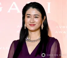 3児の母・小雪、ブラックの“上品”私服コーデに反響「カッコいい」　ドラマ『銀河の一票』撮影終わり→すっぴんで帰宅