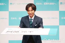 Snow Man阿部亮平、特大名刺に驚き＆喜び　挑戦する人へアドバイスも「選択肢がより増える方を選択するのがいいんじゃないかな」