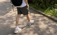 「長ズボンもう無理…」の日にちょうどいい　街着として選ぶ人が増えている、グラミチのハーフパンツ
