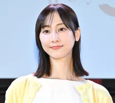 松井玲奈、アーセナルの22年ぶり優勝の日にユニ姿で外出　帰り道にグーナーとグータッチ「こんな人生もあるのか」