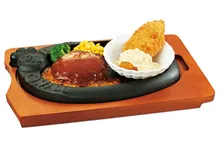 【5・21から】ファミレス「トマト＆オニオン」平日の日替わりハンバーグランチ値下げ　黒カレー・ライス・スープの食べ飲み放題付き