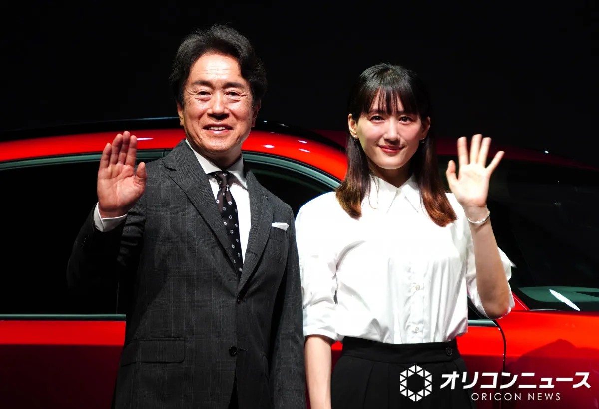 “カンヌ帰り”綾瀬はるか、新型CX-5を笑顔で堪能　同郷マツダのブランドアンバサダー就任