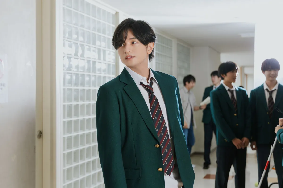 中島健人、人気俳優役で30着以上の衣装着こなす　『ラブ≠コメディ』振り幅に“キュン”な場面カット公開