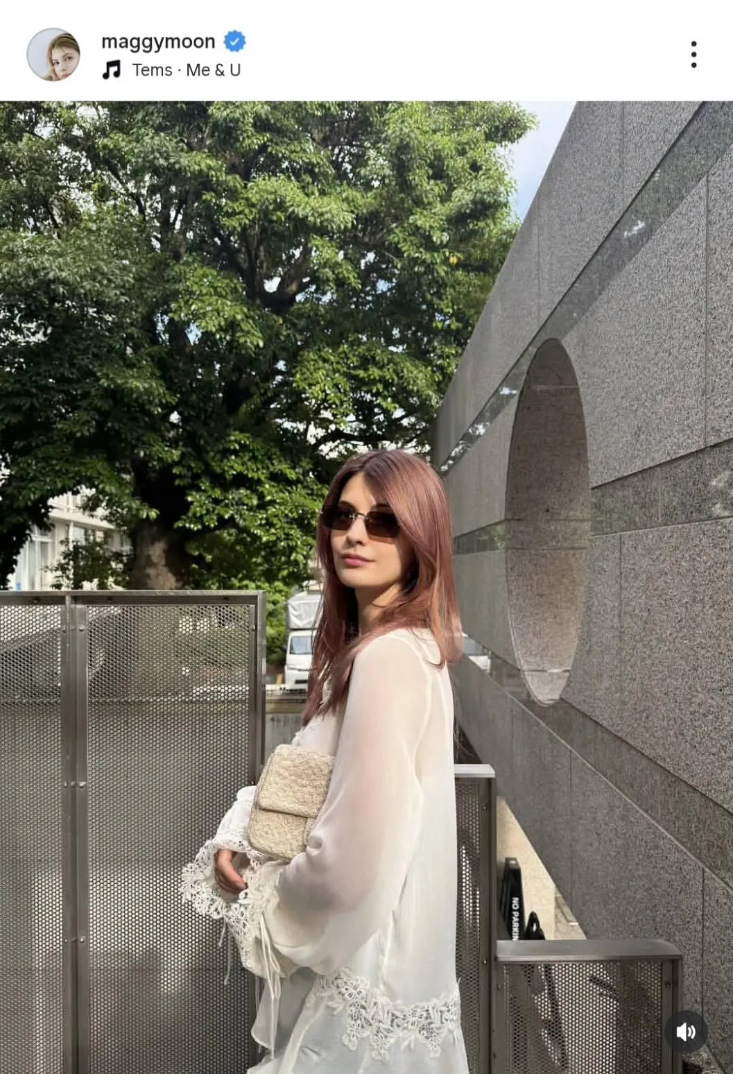 マギー、雰囲気ガラリ　いまの気分で変えた近影を公開「あぁ女神さまっ！」「美しくカッコいい」「完璧すぎ」