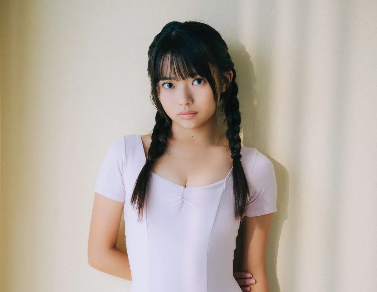 バレエ歴11年の曲線美、「制コレ24」出身美少女・小森香乃の指先までしなやかな「芸術的グラビア」