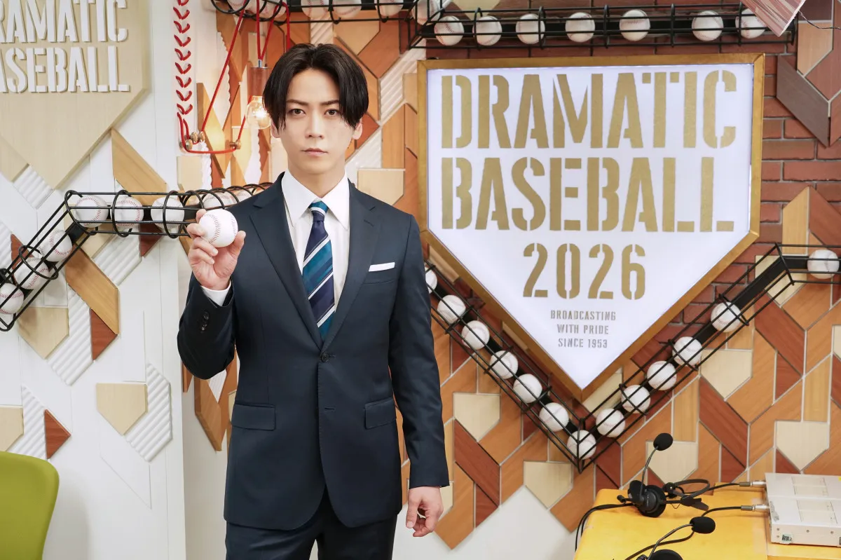 亀梨和也、凛としたスーツ姿で野球中継MCに挑む　“伝説”原辰徳＆岡田彰布の“初タッグ”W解説も