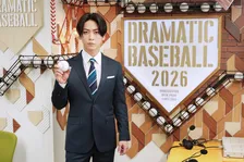 亀梨和也、凛としたスーツ姿で野球中継MCに挑む　“伝説”原辰徳＆岡田彰布の“初タッグ”W解説も