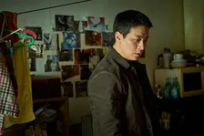 パク・ジョンミン、一人二役で圧倒　ヨン・サンホ監督『顔 -かお-』予告編解禁