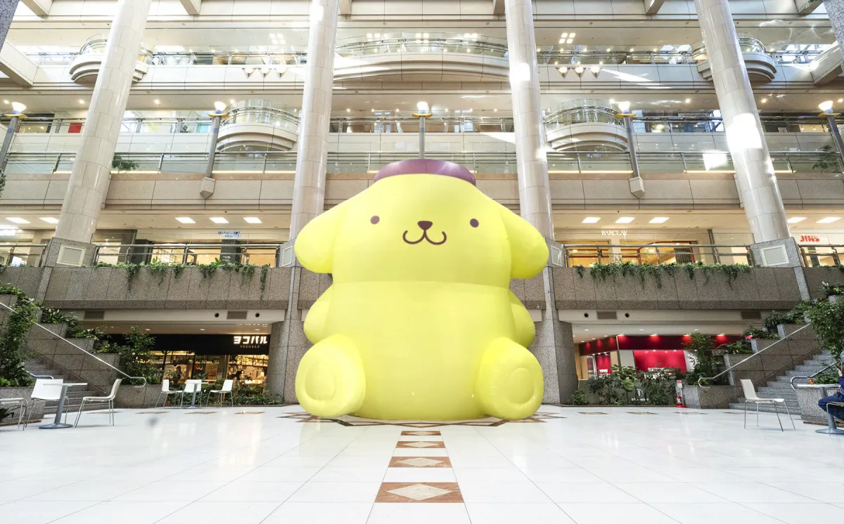 みなとみらいが“サンリオ一色”に　キャラクターボイスを聞ける自動改札機＆ポムポムプリンの巨大バルーンも