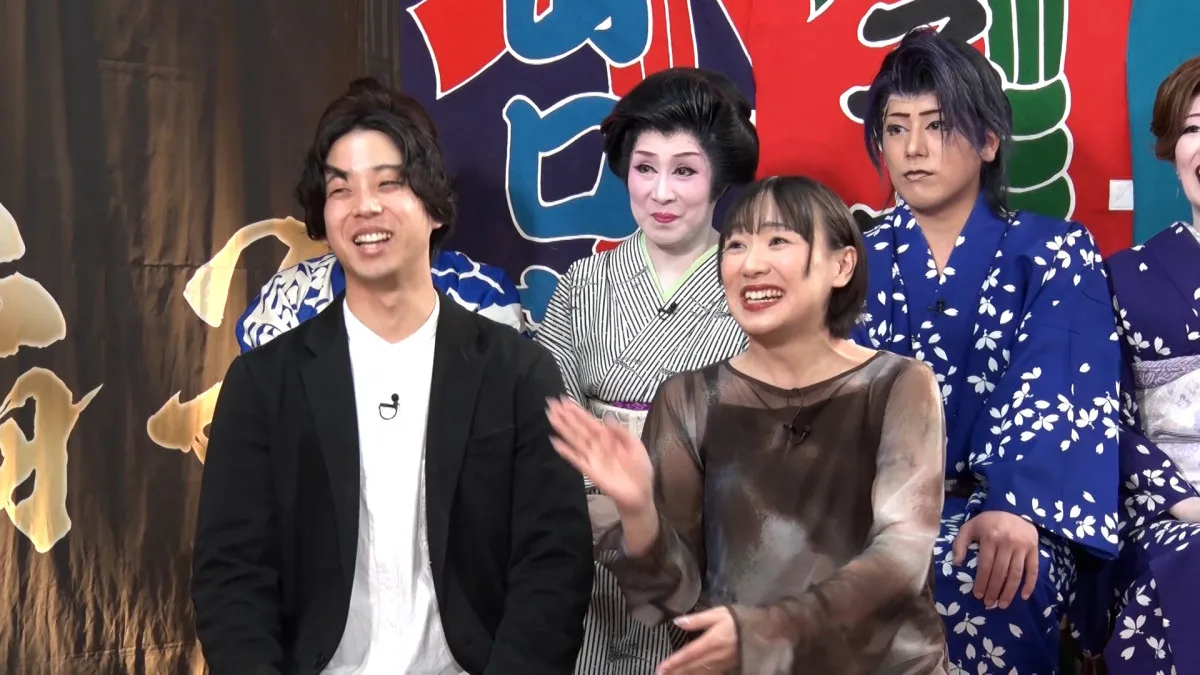 『新婚さん』大衆演劇一家の次女、一目惚れした“推し”と結婚→人気歌舞伎俳優がサプライズで祝福