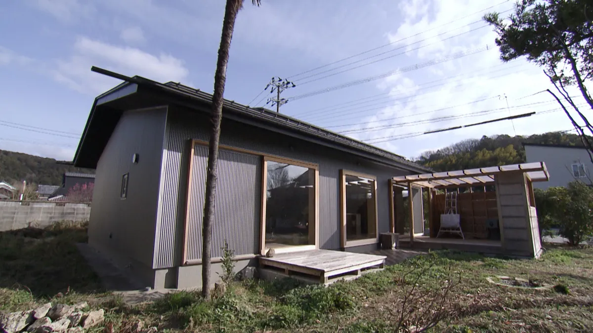 50代で建てたセカンドハウス、理想の“終の棲家”を模索　必要な時だけ自由自在に家具を作り出す