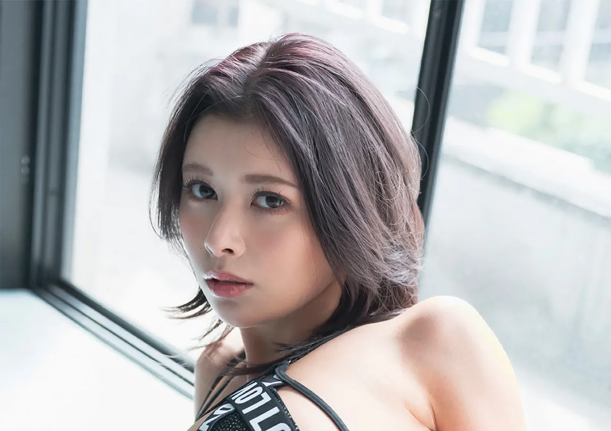 Iカップのパーフェクトボディ持つグラビア界の新星・山田あい、美ボディ際立つギャルコーデで攻める