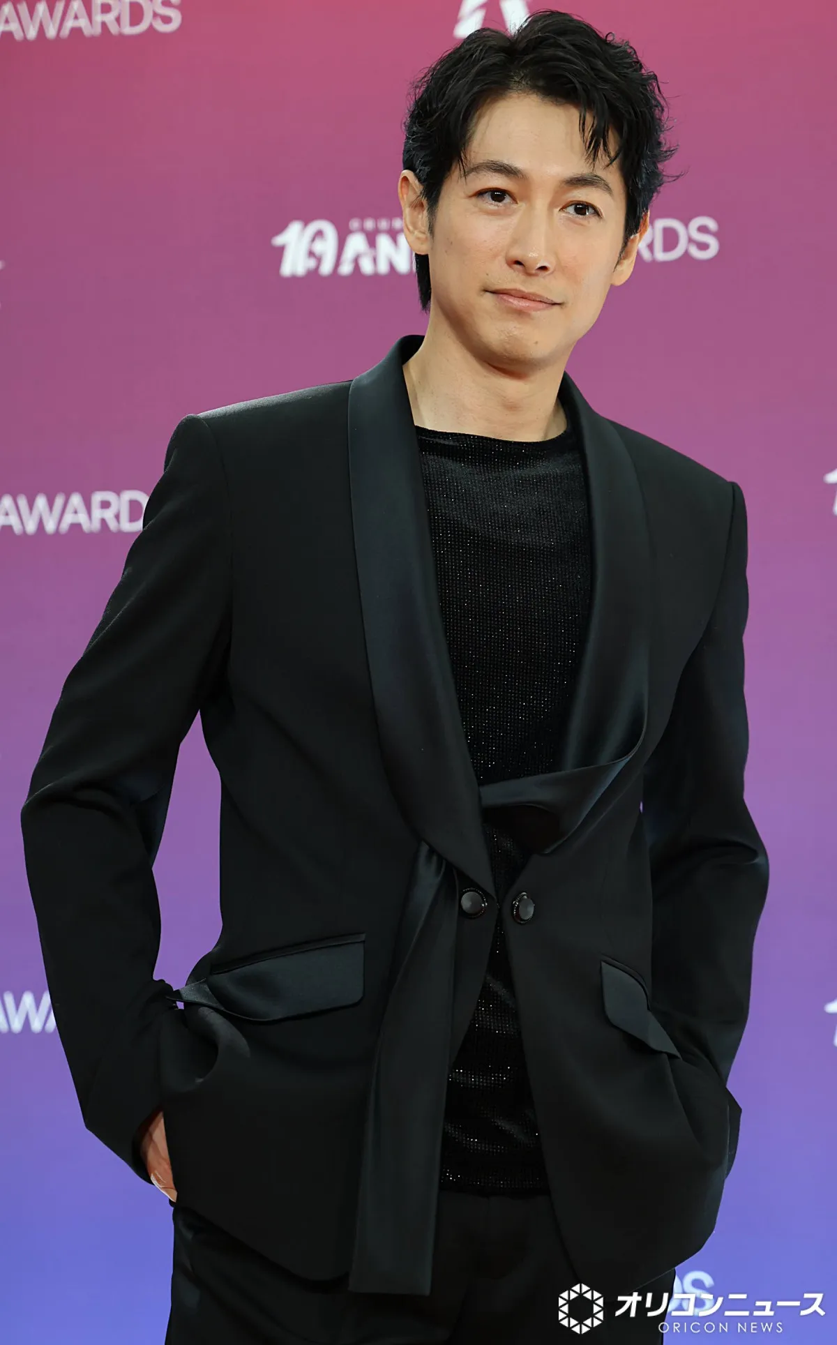 【CAA】ディーン・フジオカ、大人な色気放出　オールブラックコーデで登場