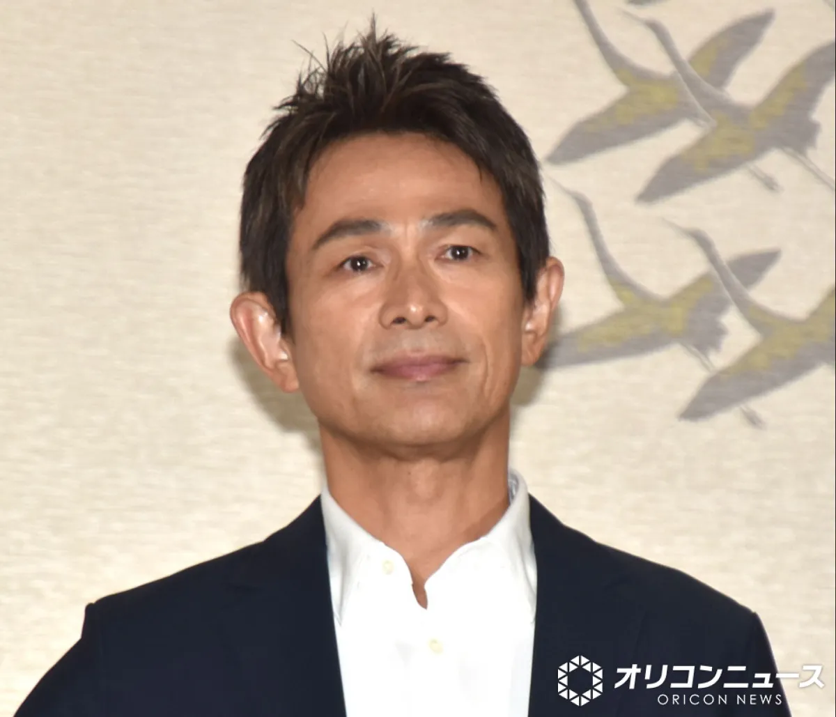 58歳・江口洋介、“イケオジ”の雰囲気漂うオフショット「大人の雰囲気がエモすぎ」「絵になる」　ギャップに絶賛の嵐