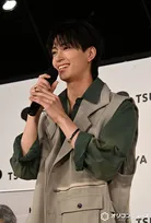 鈴木秀脩、1st写真集の表紙は猛吹雪の中で　すまし顔も本音をぶっちゃけ「心の中で『寒い…』と」