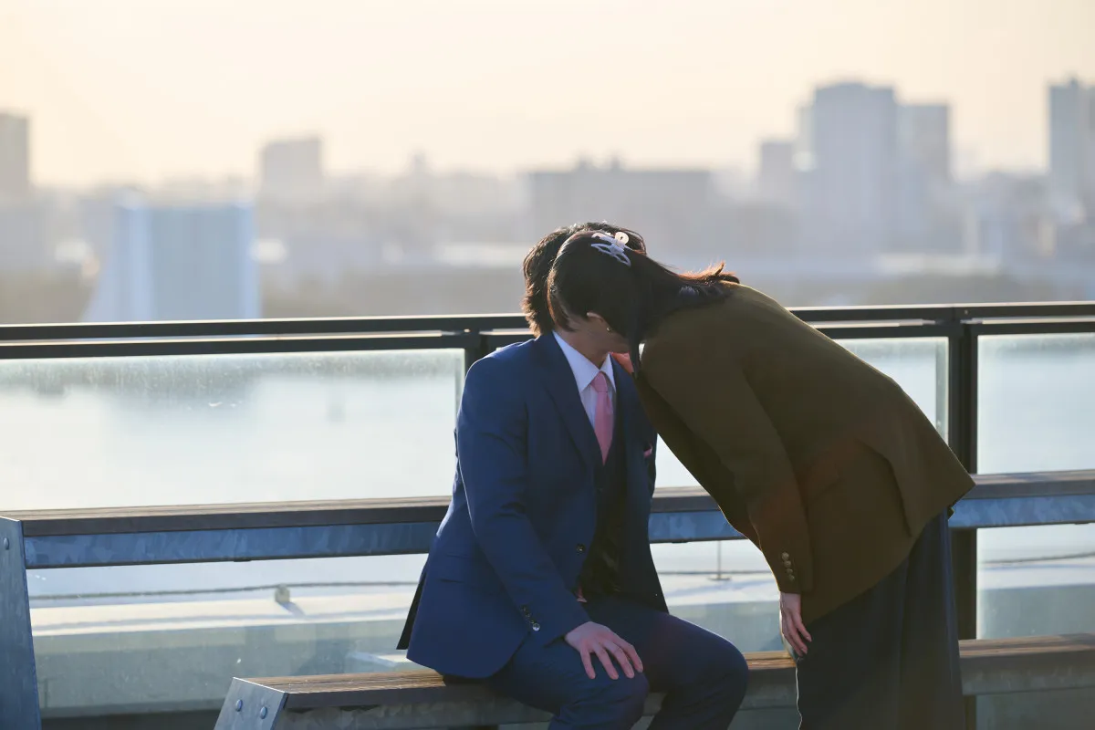 【ターミネーターと恋しちゃったら】宮舘涼太“エータ”＆臼田あさ美“くるみ”がついにキス…キレキレアクションも披露