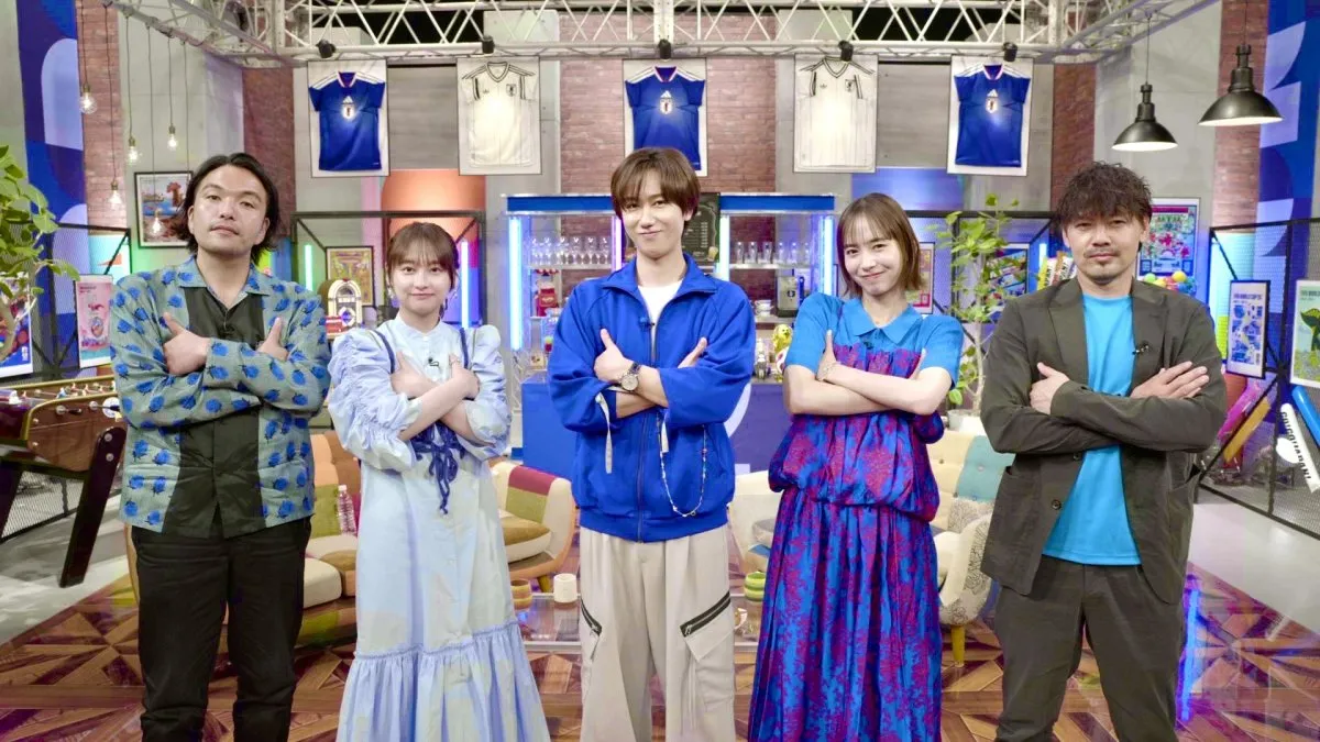 Snow Man阿部亮平＆井桁弘恵、W杯直前特番でMC初タッグ　芸能界のサッカー好きたちと「推し選手」の魅力を深掘り