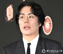 令和ロマン・高比良くるま、映画監督としてレッドカーペット　ケムリも共に登場「騙されて出させられた」