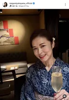 「目のやり場に困ります」56歳・横山めぐみ、圧巻の水着姿を披露　年齢を感じさせないスラリ美脚＆美胸元にファンもん絶