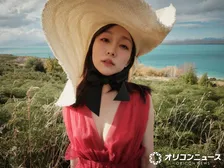 須田亜香里、胸元開け妖艶な視線　6・25に旅フォトブック発売
