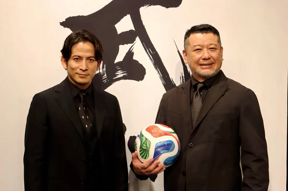 岡田准一、中村俊輔とドリブル1対1実現　サッカーを“武術”の視点で紹介