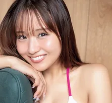 「佐久間宣行のNOBROCK TV」で話題の森脇梨々夏、『週刊SPA!』表紙に登場　海辺の街ののんびり共同生活を疑似体験