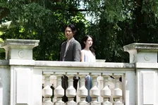 渡辺淳一“問題作”を娘・渡邉直子が映画化　妻を“性レッスンの城”へ幽閉…『月がみている』11月公開　主演は毎熊克哉＆小島梨里杏