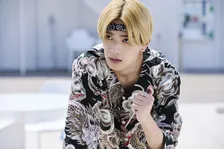 なにわ男子・高橋恭平、コワモテ“華麗なたこ焼き”シーンが公開　『山口くんはワルくない』でギャップ全開